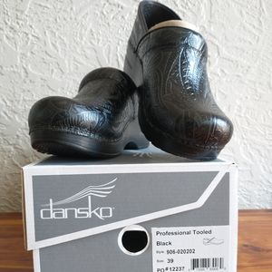 Dansko Womens Professional Black Floral Tooled Clogs Slip On Size 39 EU 8.5-9 US